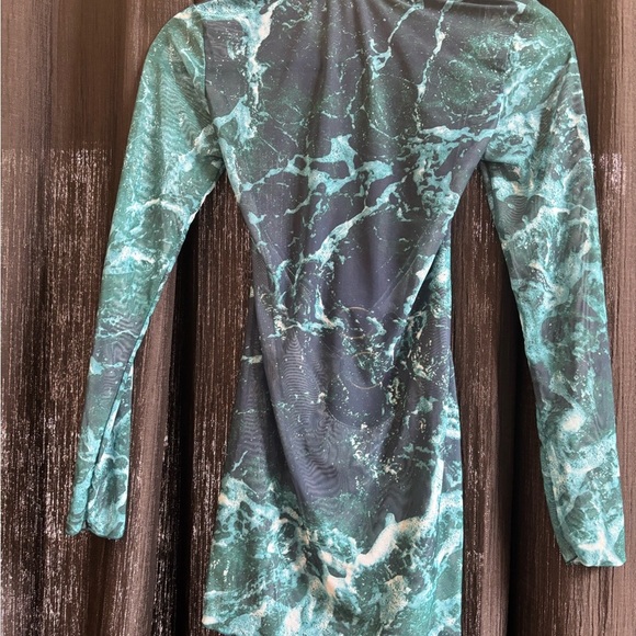 Green‎ Marble Long Sleeve Dress - Picture 1 of 6